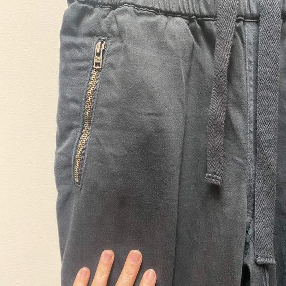 TNA Aritzia Black Zipper Pocket Jogger - Picture 4 of 6